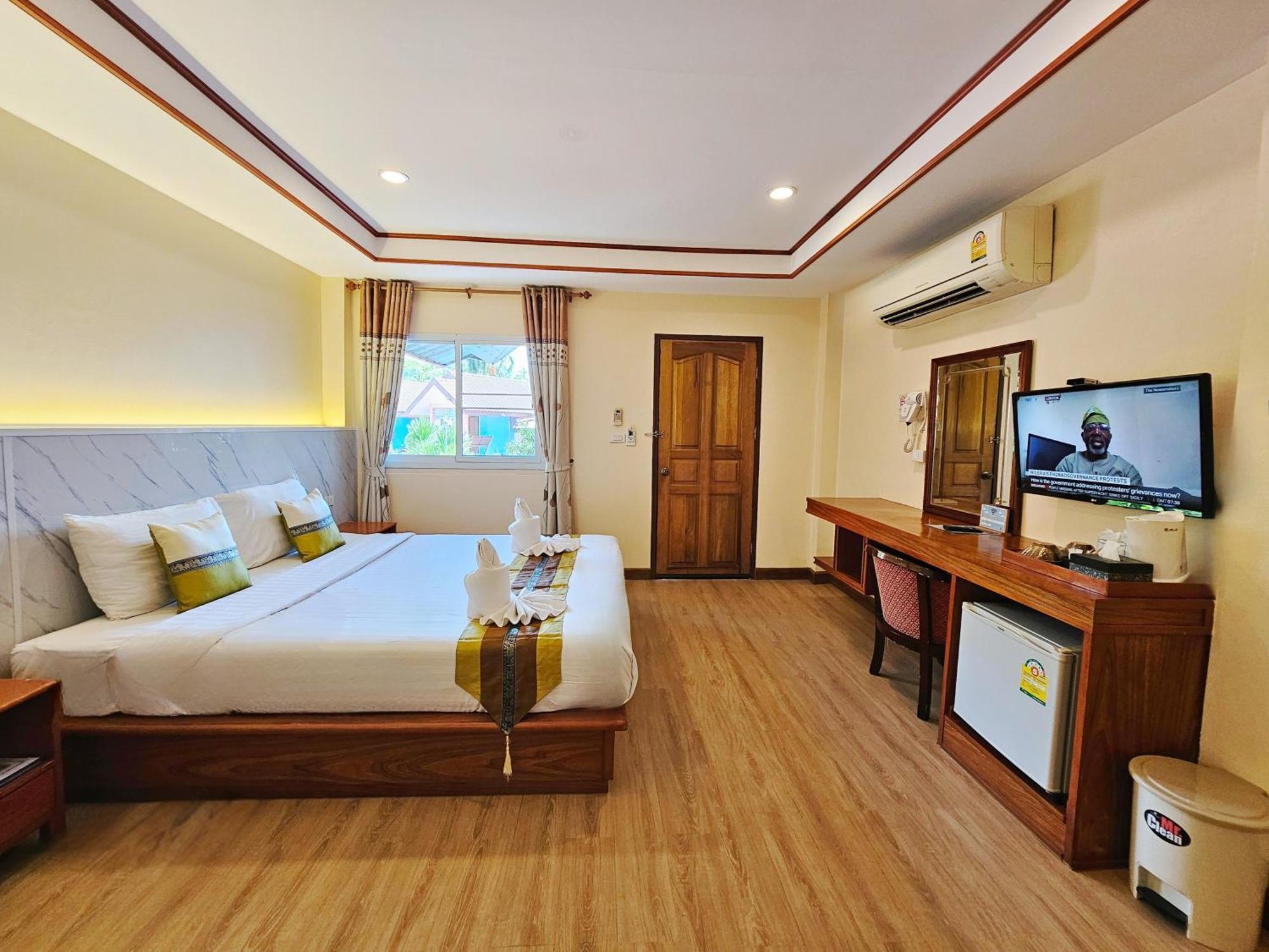 Phaithong Sotel Resort Chalong Ngoại thất bức ảnh