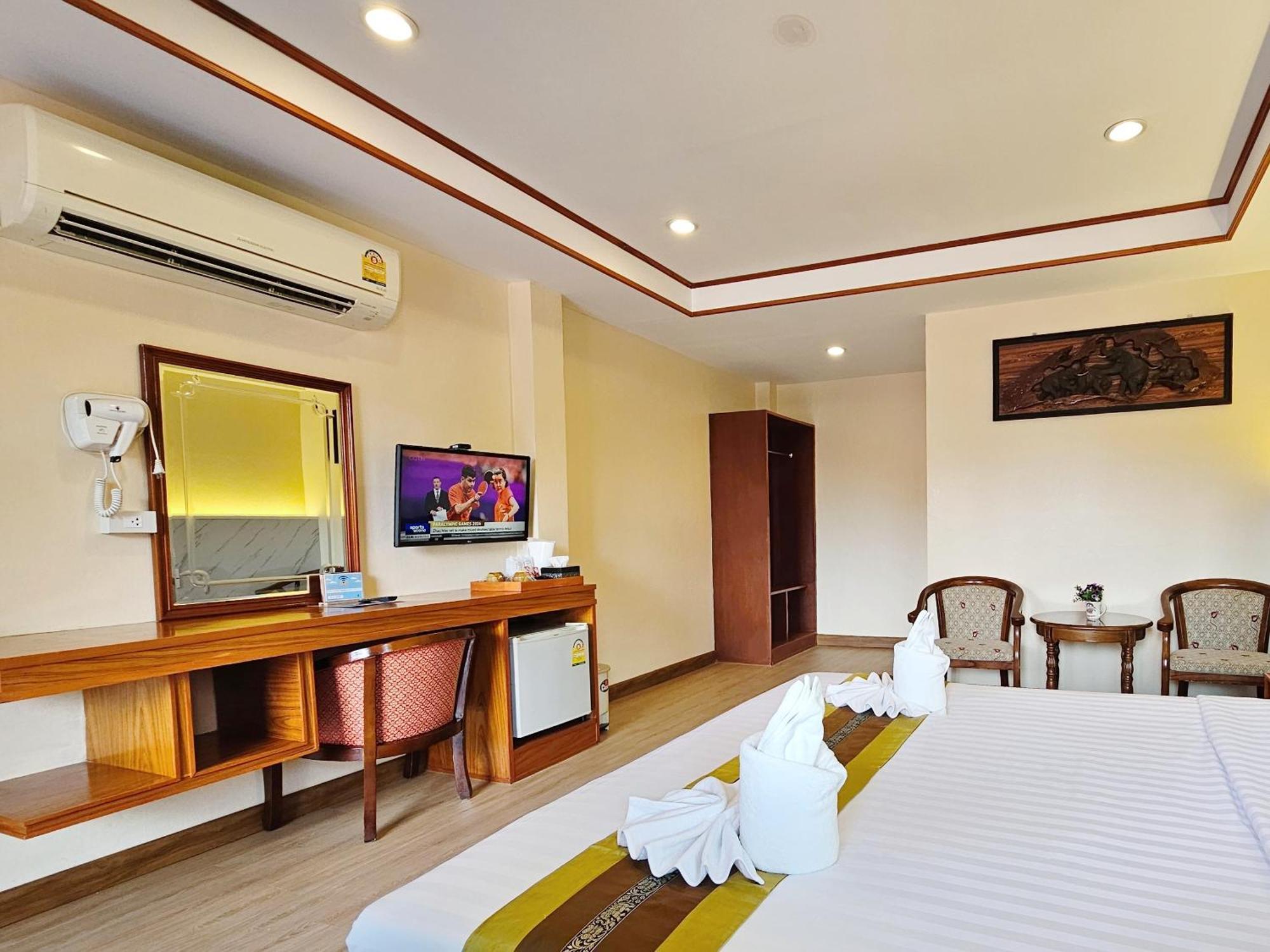 Phaithong Sotel Resort Chalong Ngoại thất bức ảnh