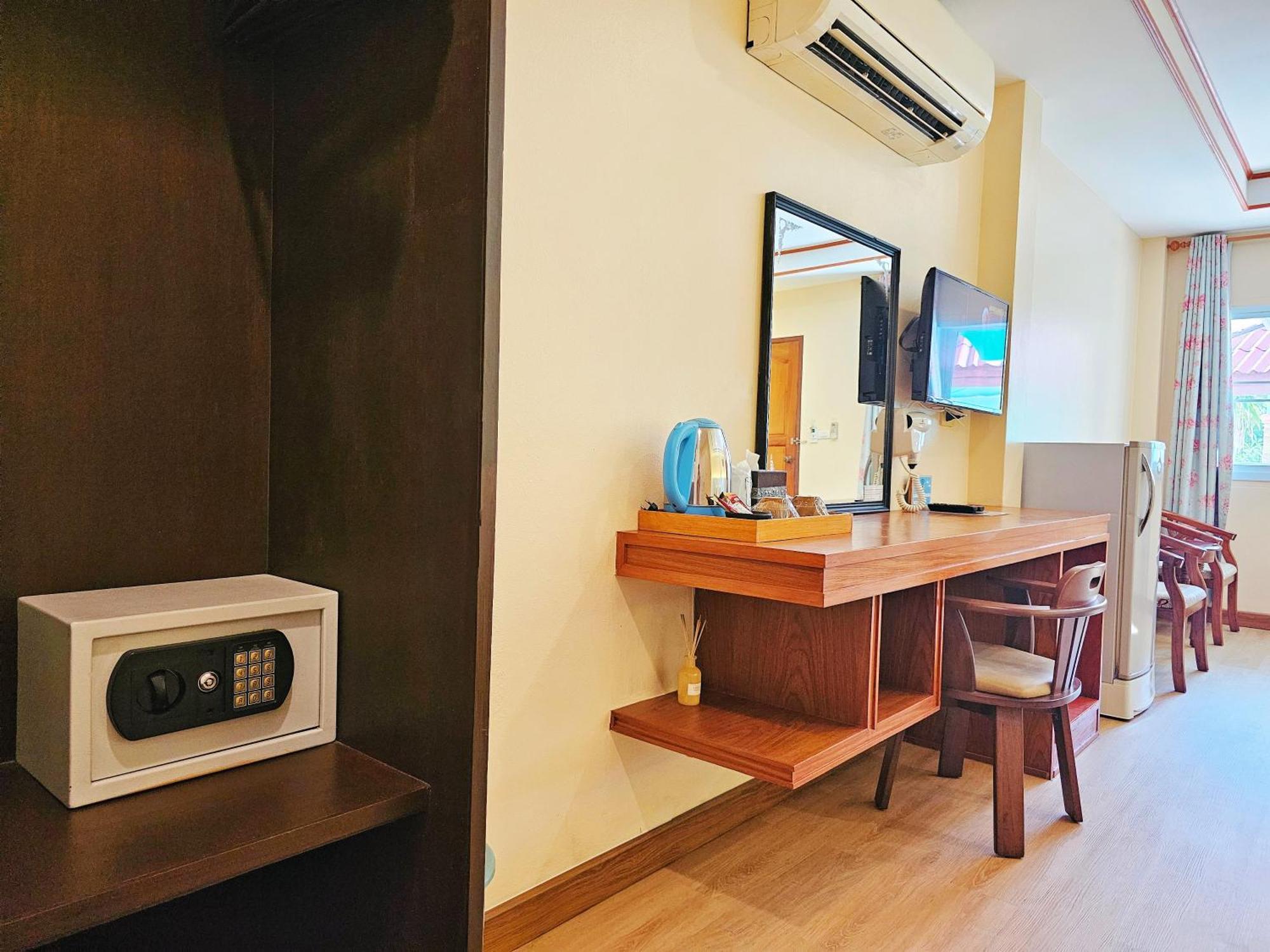 Phaithong Sotel Resort Chalong Ngoại thất bức ảnh